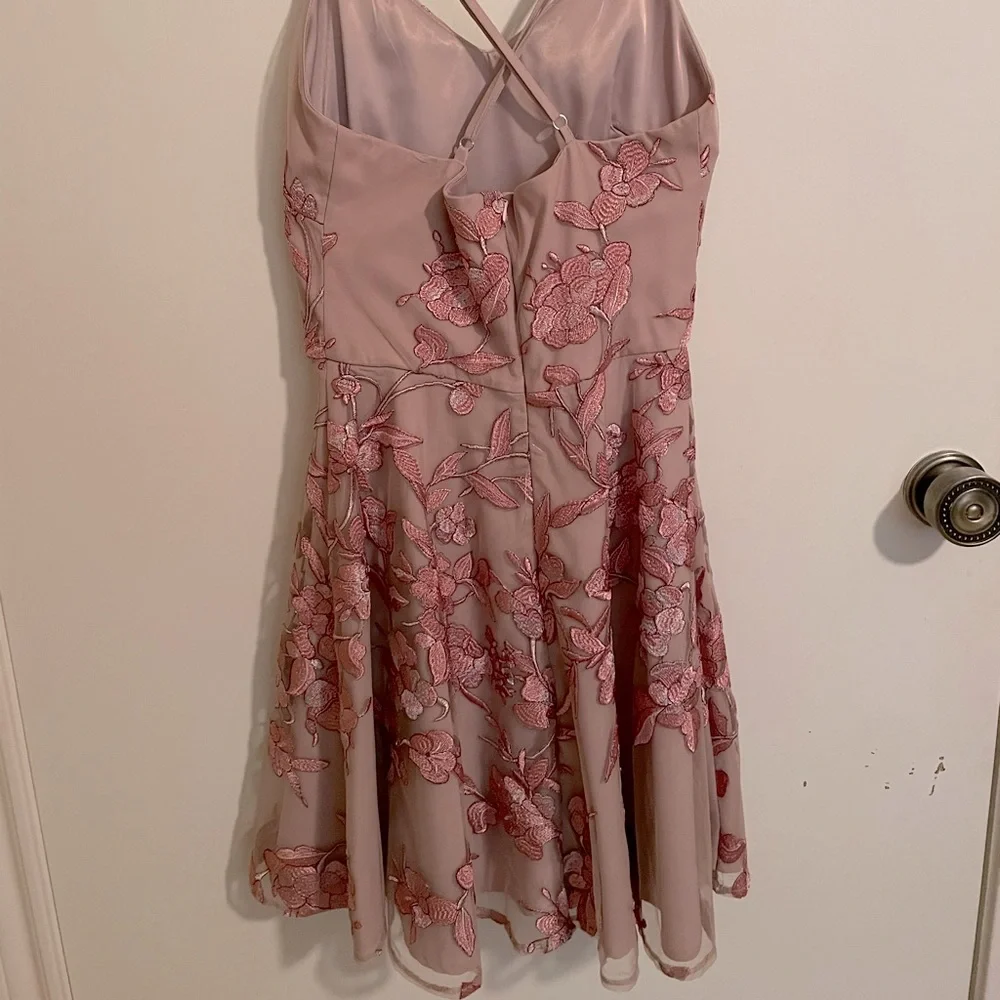 Two Sisters Jaus Women’s The Sassy Dress - Picture 3 of 14